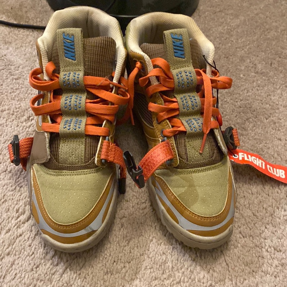 Gently used Nikes…black mark on leather part of shoe. Light spot on green part